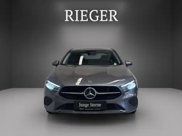 MERCEDES-BENZ A 180 (2/24)
