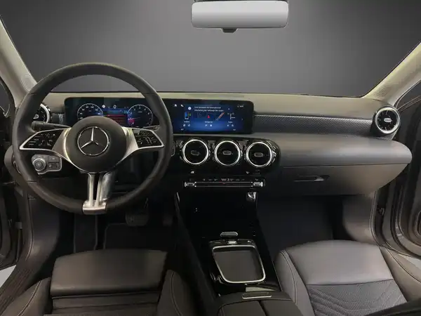 MERCEDES-BENZ A 180 (18/24)