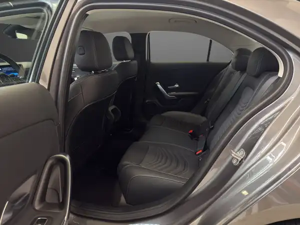 MERCEDES-BENZ A 180 (8/24)