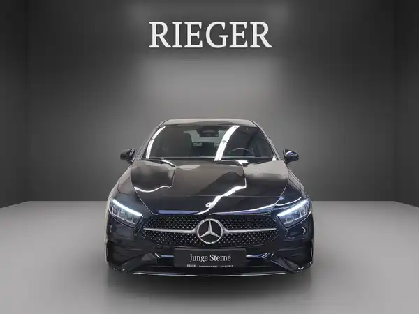 MERCEDES-BENZ A 180 (2/26)