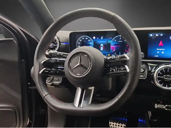 MERCEDES-BENZ A 180 (19/26)