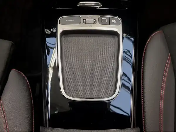 MERCEDES-BENZ A 180 (20/26)