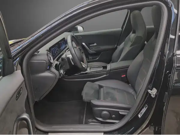 MERCEDES-BENZ A 180 (7/26)
