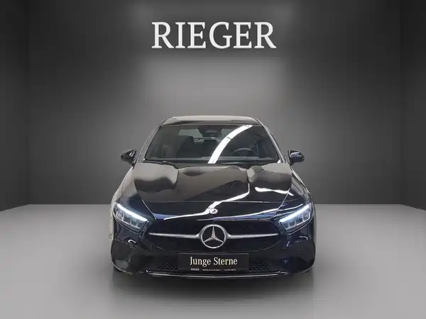 MERCEDES-BENZ A 180 (2/26)