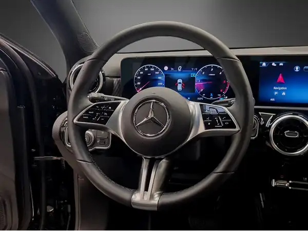 MERCEDES-BENZ A 180 (19/26)