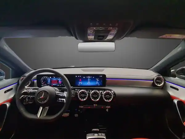 MERCEDES-BENZ A 180 (18/25)