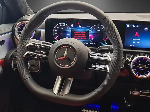 MERCEDES-BENZ A 180 (19/25)