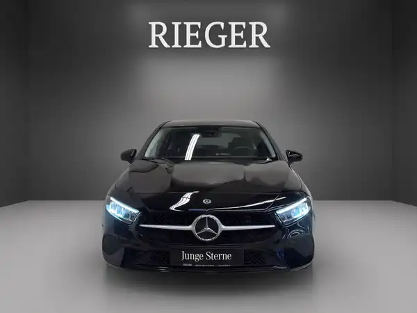 MERCEDES-BENZ A 180 (2/24)