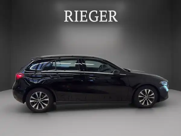 MERCEDES-BENZ A 180 (14/24)