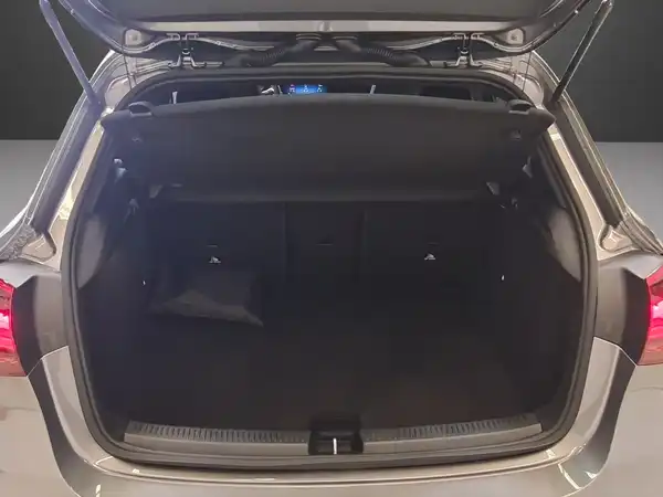 MERCEDES-BENZ A 180 (11/25)