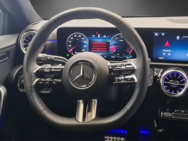 MERCEDES-BENZ A 180 (19/25)