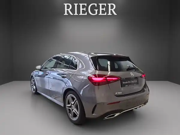MERCEDES-BENZ A 180 (9/25)