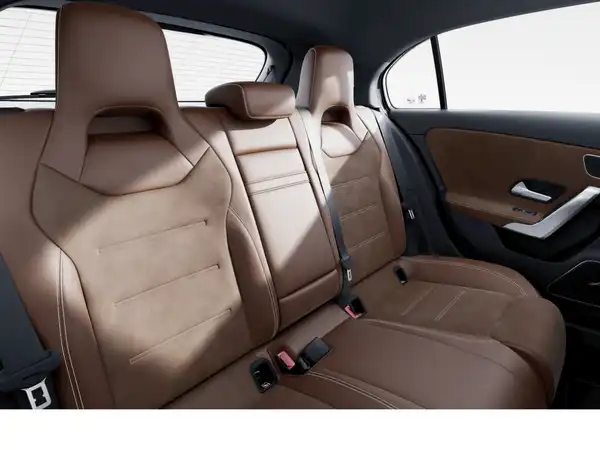 MERCEDES-BENZ A 180 (10/15)