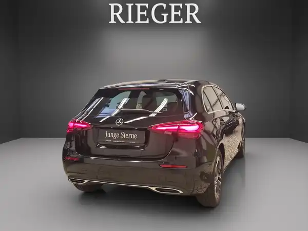 MERCEDES-BENZ A 180 (13/25)