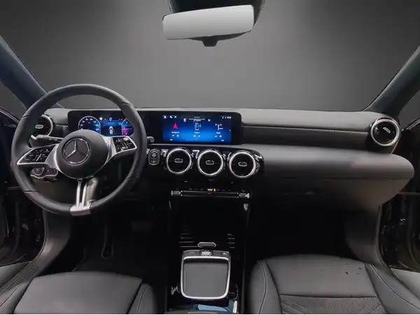 MERCEDES-BENZ A 180 (18/25)