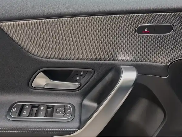 MERCEDES-BENZ A 180 (6/25)