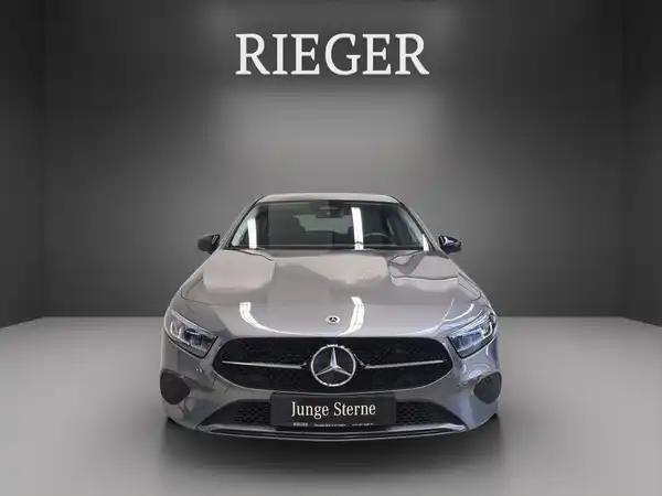 MERCEDES-BENZ A 180 (2/24)