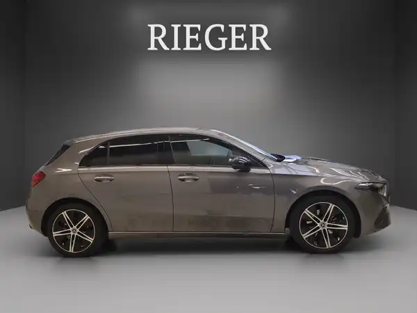 MERCEDES-BENZ A 180 (13/24)