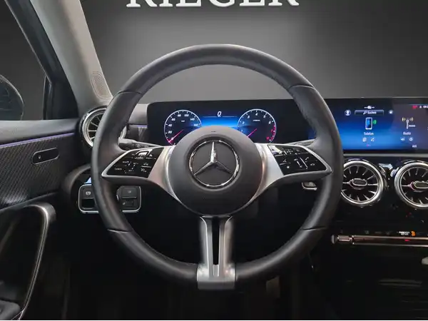 MERCEDES-BENZ A 180 (17/24)
