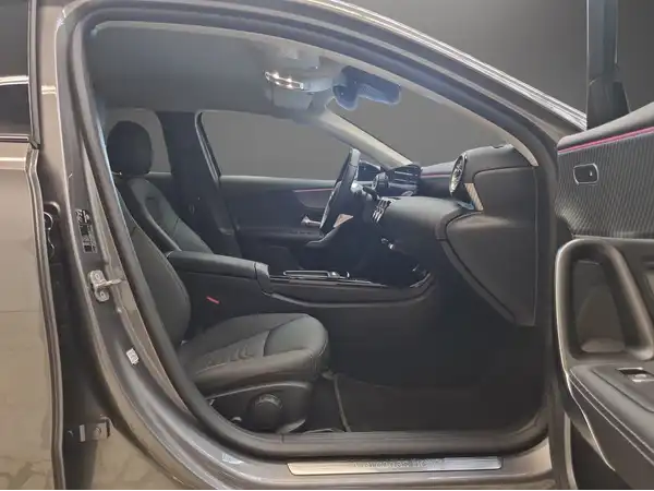 MERCEDES-BENZ A 180 (19/24)