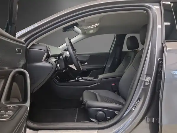 MERCEDES-BENZ A 180 (7/24)