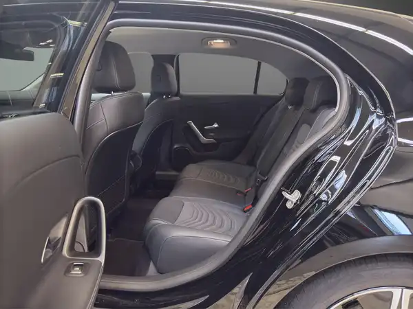 MERCEDES-BENZ A 180 (8/25)