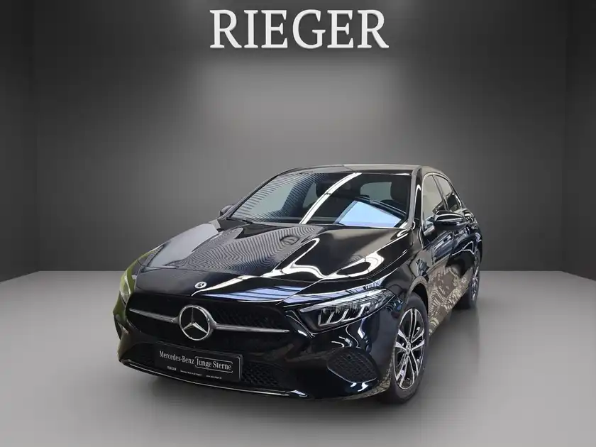 MERCEDES-BENZ A 180 (1/25)