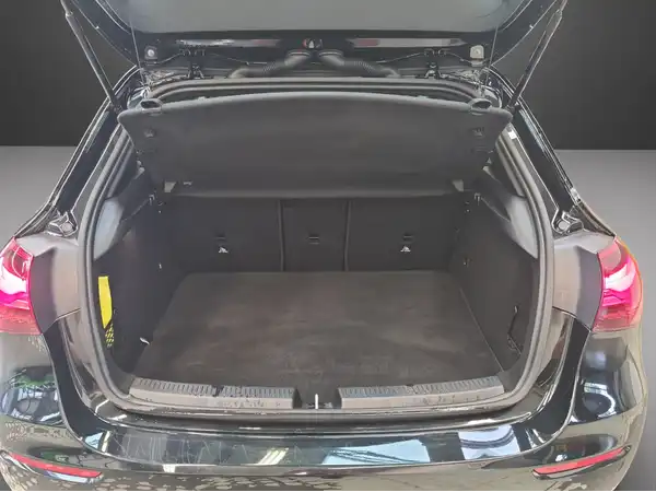 MERCEDES-BENZ A 180 (11/25)