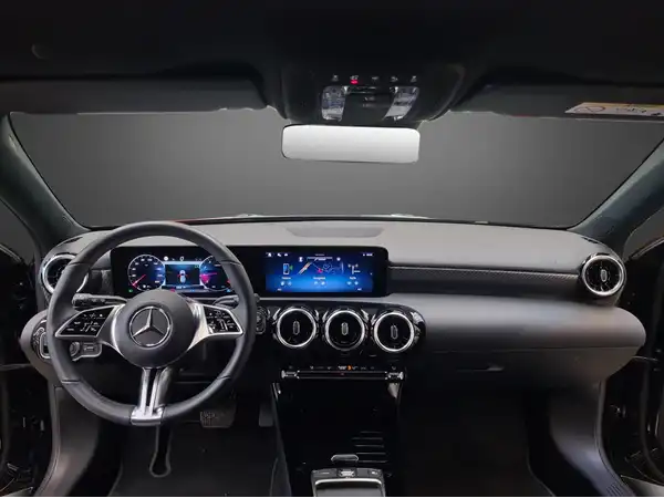 MERCEDES-BENZ A 180 (18/25)