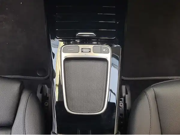 MERCEDES-BENZ A 180 (20/25)