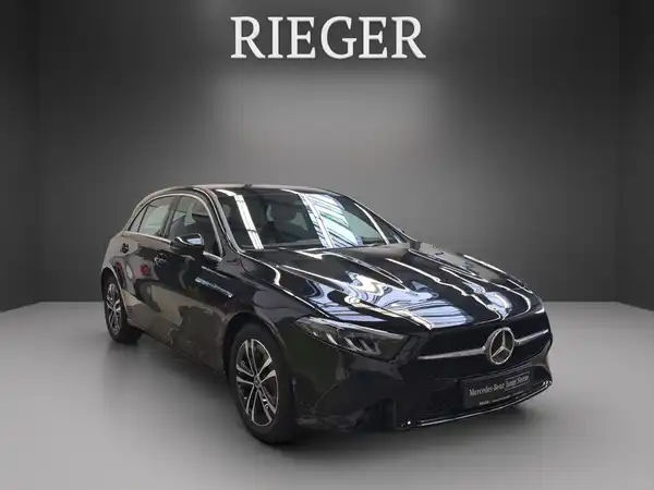 MERCEDES-BENZ A 180 (3/25)