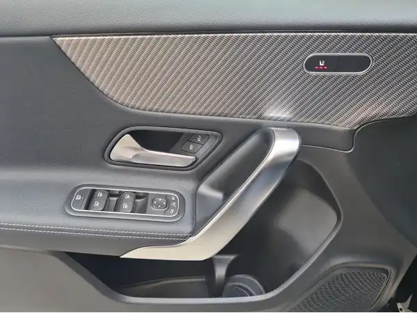 MERCEDES-BENZ A 180 (6/25)