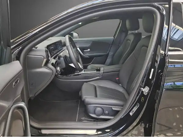 MERCEDES-BENZ A 180 (7/25)