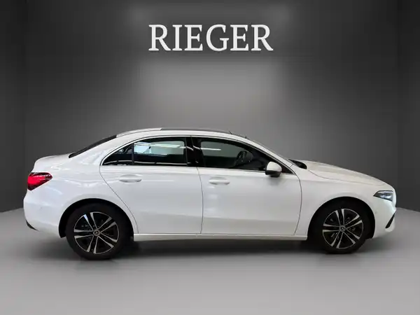 MERCEDES-BENZ A 180 (20/25)