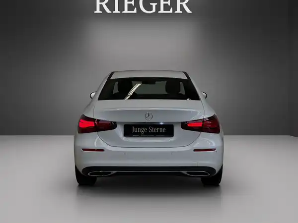 MERCEDES-BENZ A 180 (10/25)